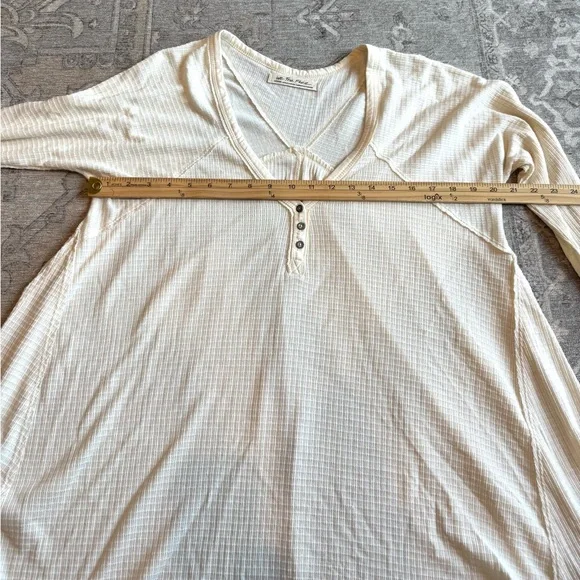 We The Free Citrine Ivory Knit Raw edge boho V-Neck Top M Oversized and relaxed - Picture 13 of 16